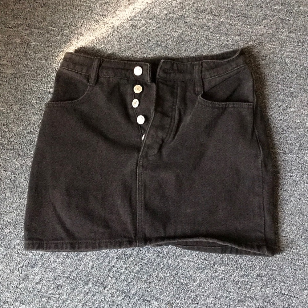 Fitted denim skirt in black